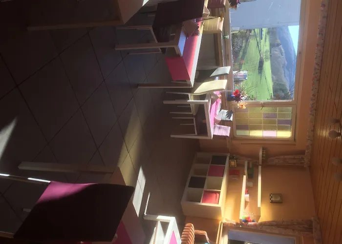 Familie Kameleon فندق 3*