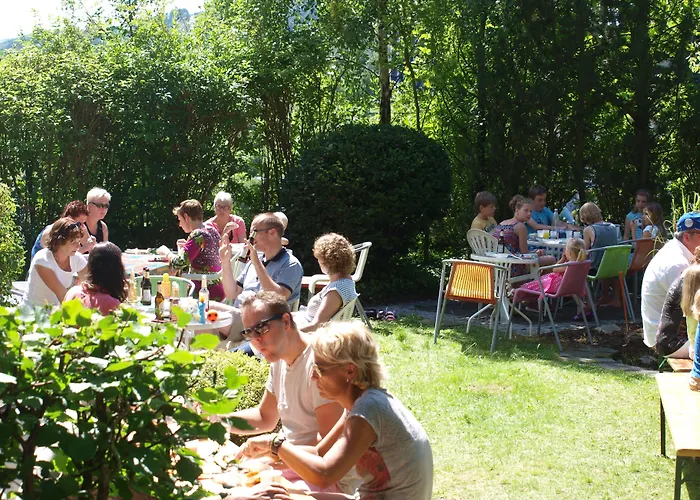 Familie Kameleon فندق